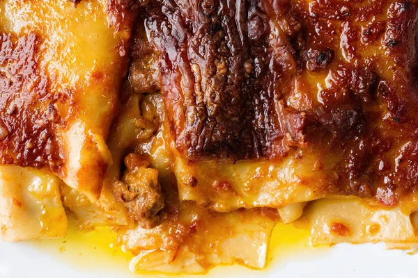 Nahaufnahme Der Rustikalen Italienischen Knusprigen Kruste Bolognese Lasagne Comfort Food — Stockfoto