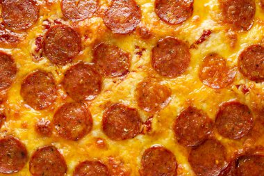 Pepperoni pizza arkaplanını kapatın.