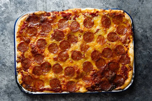 Close Van Detroit Stijl Pepperoni Pizza — Stockfoto