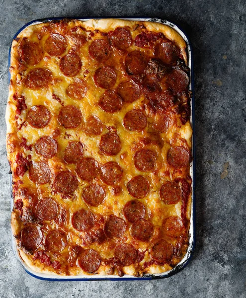 Close Detroit Style Pepperoni Pizza — Stock Photo, Image