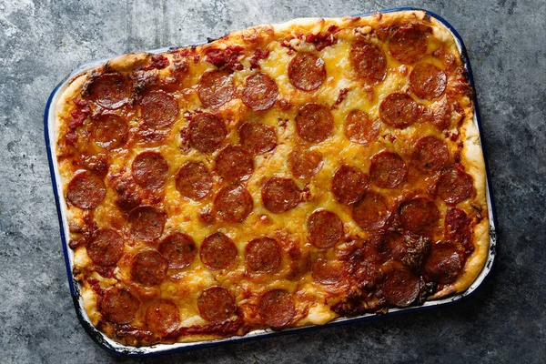 Close Detroit Style Pepperoni Pizza — Stock Photo, Image
