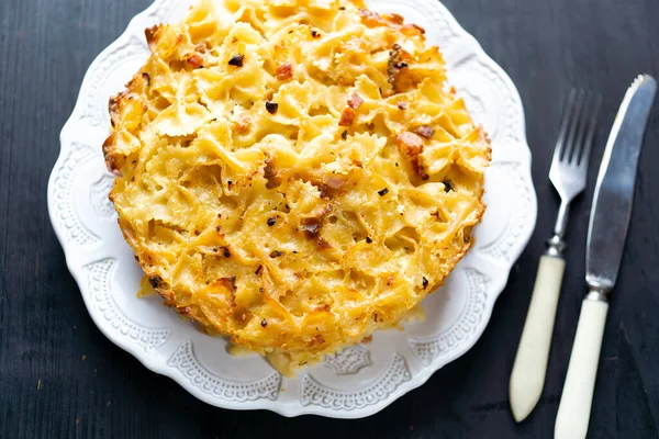 Nahaufnahme Italienisch Amerikanischer Gebackener Farfalle Nudeln Bechamelsauce — Stockfoto