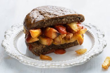 Geleneksel İngiliz cipsli sandviçi yakın plan.