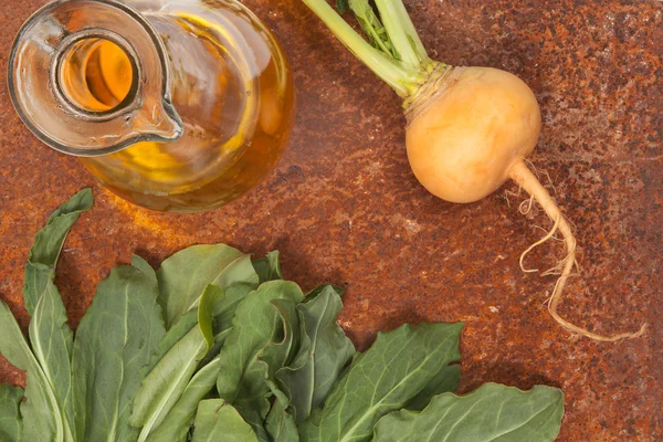 sebze ve eski bir masa üzeri yağlıboya