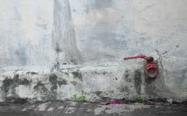 Vieille voûte rouge sur le mur — Photo