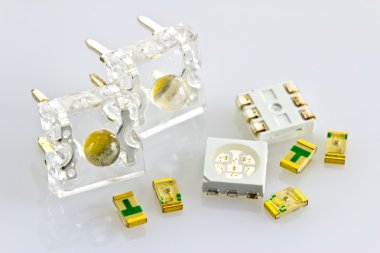 tek-küçük parça ve üç çipli smd