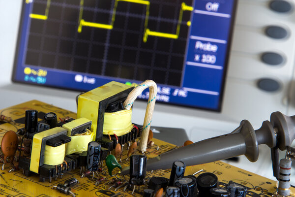 Test pulse power and voltage waveform on the oscilloscope