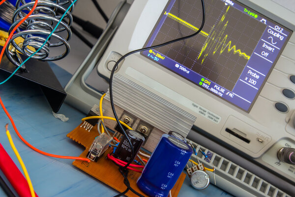 Simple DC/DC converter and the switching pattern on the oscillos