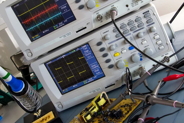 Parameter measurement of pulse power to the oscilloscope — Stock Photo, Image