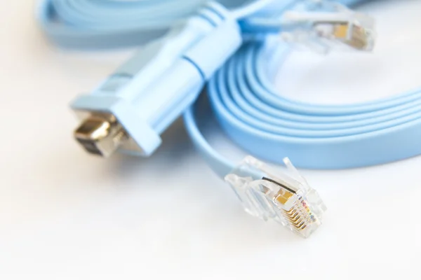 Platte netwerkkabel routers configureren — Stockfoto