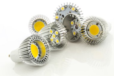 çeşitli led ampuller kapağı olmadan maruz