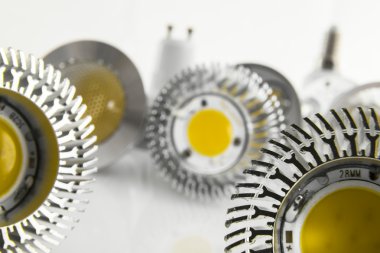 çeşitli büyük çip ile beyaz LED ampuller sıcak