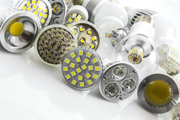 LED-Lampen gu10 und e27 mit einer anderen Chip-Technologie auch co — Stockfoto