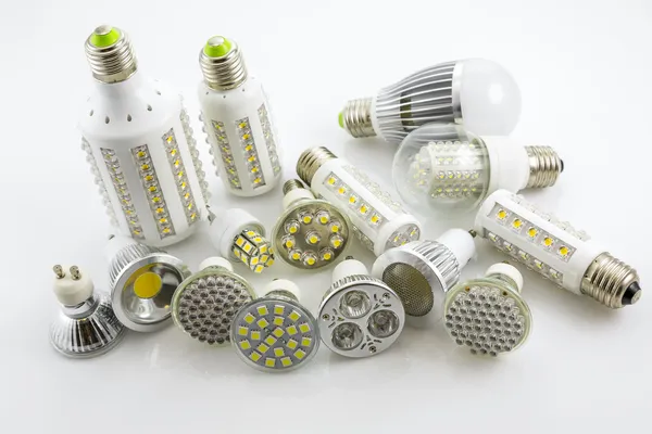 Lampes LED GU10 et E27 avec une technologie de puce différente également co — Photo