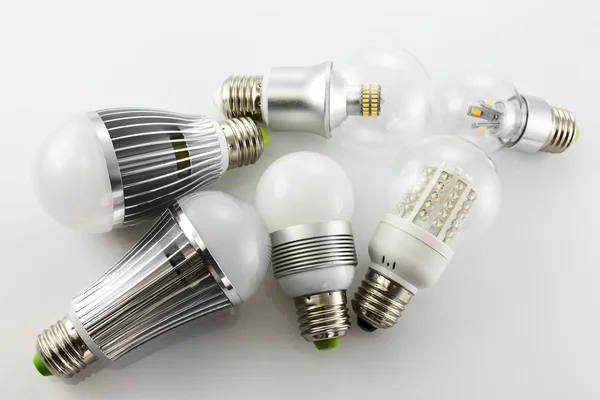 E27 led lampen met een verschillende chips-technologie Stockfoto