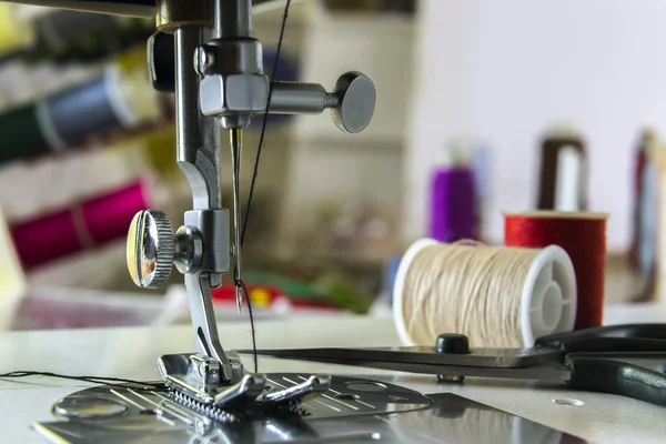Foot sewing machine with thread inserted on the needle — Stock Photo, Image