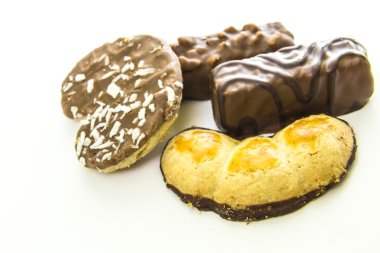 süt & koyu çikolata batırılmış badem ezmesi kurabiye