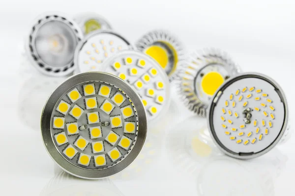 各种规格的 led 芯片 gu10 和 mr16 — 图库照片