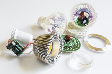 çeşitli gu10 elektronikte ampulleri yol açtı.