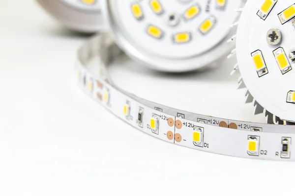 Teil von LED-Lampen und Streifen mit 3-Chip-SMD-Modulen — Stockfoto