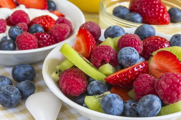 Sweet berry and kiwi in small bowls — Stock Photo, Image