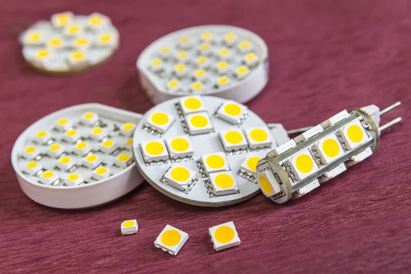 Separate and fixed various SMD LED chips on G4 bulbs — Stock Photo, Image