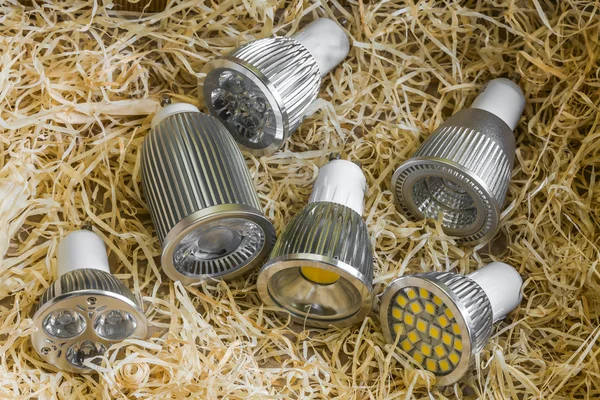 GU10 LED bulbs with different cooling on straw — Stock Photo, Image