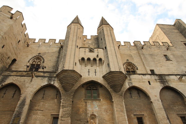 Palais des papes in avignon - early morning