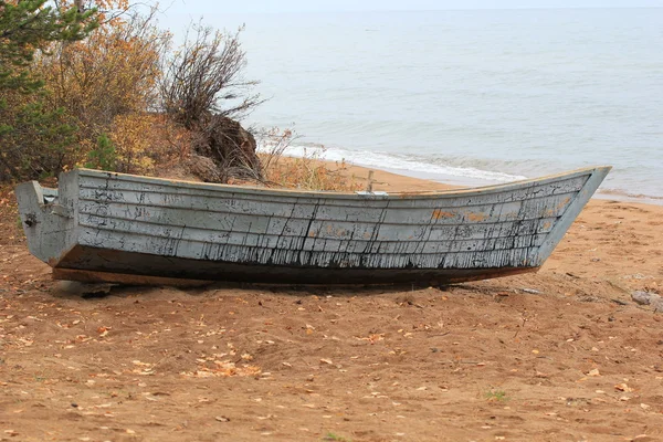 Altes Boot am Strand — Stockfoto