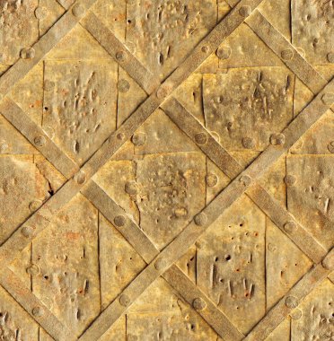 sorunsuz eski kapı bind ile metal çivilenmiş demir pas.