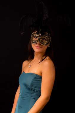 Güzel esmer kadın.