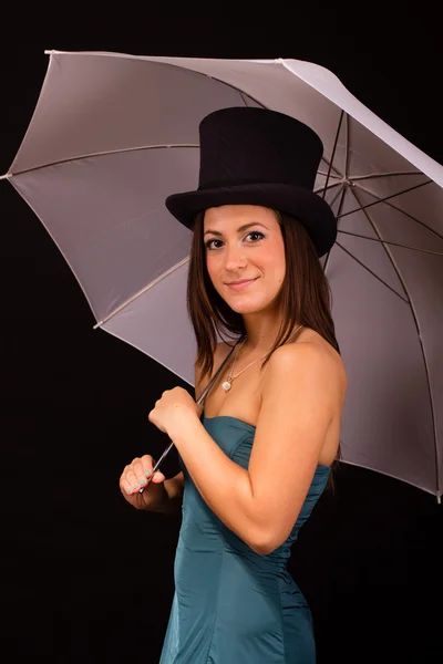 Güzel esmer kadın.