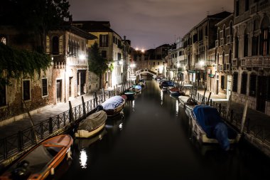 gece İtalya, Venedik dar kanal