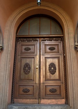 oymalı ahşap kapı