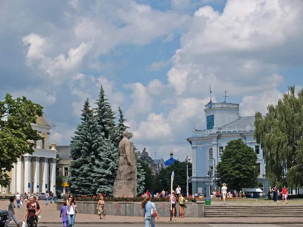 Žytomir, Ukrajina. pohled na radnici a koroleva náměstí — Stock fotografie