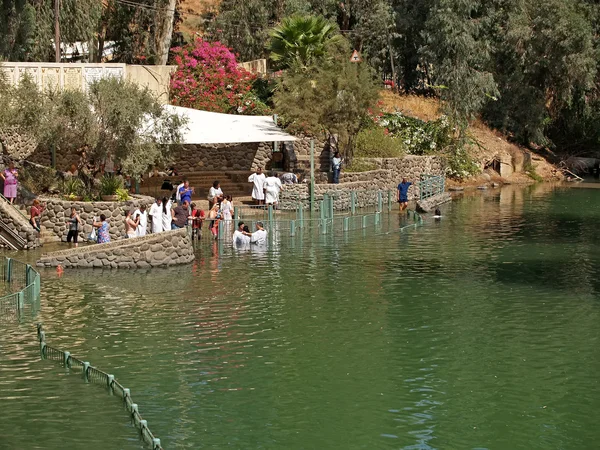 Israel Lugar para la ablución en las aguas sagradas del río Jordán - Yordanit —  Fotos de Stock