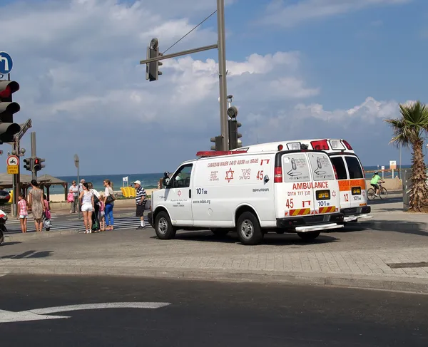 Israel. Cars "Emergency medical services" on the embankment of Tel Aviv — Stock Photo, Image