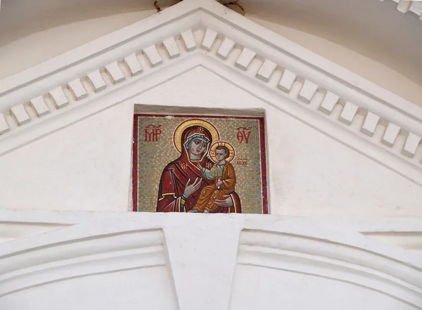 Ícone mosaico da Mãe de Deus Zhivonosny uma fonte em Valaam — Fotografia de Stock