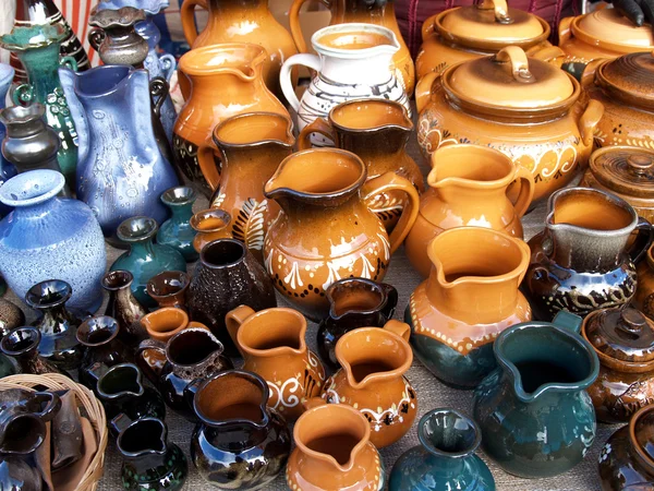 Sale of the Lithuanian ceramic ware — Stock Photo, Image