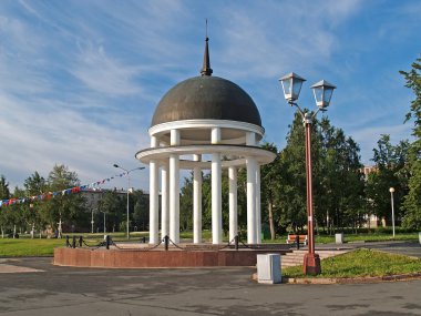 Petrozavodsk. Petrovsky rotunda onega Gölü dolgu üzerinde