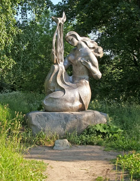 Petrozavodsk. sculptuur "melody" in kustgebieden park — Stockfoto
