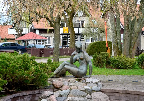 在奈达，立陶宛的裸体女人的雕像 — 图库照片