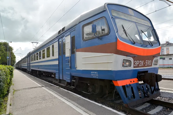 砂漠で er2k 590 シリーズ コストの電気鉄道の pl — ストック写真