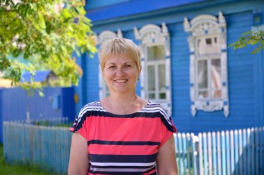 ortalama yıllık mavi ahşap h karşı kadın portresi