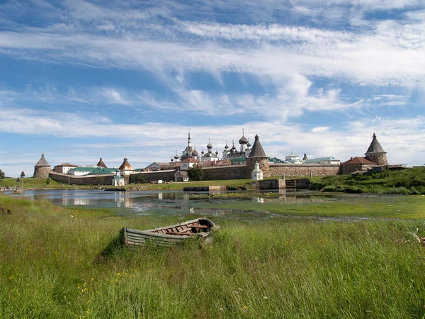 Widok na klasztor spaso Preobrażenskij Monastyr — Zdjęcie stockowe