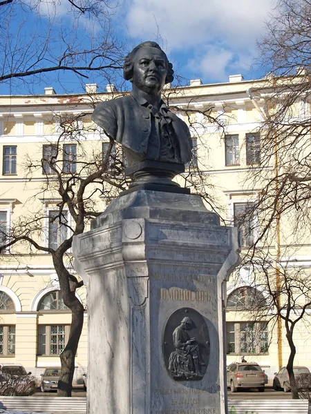 São Petersburgo. Monumento a M.V.Lomonosov (1711-1765 ) — Fotografia de Stock