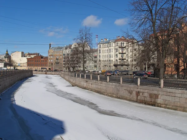 San Petersburgo. Karpovka río Embankment en la primavera — Foto de Stock