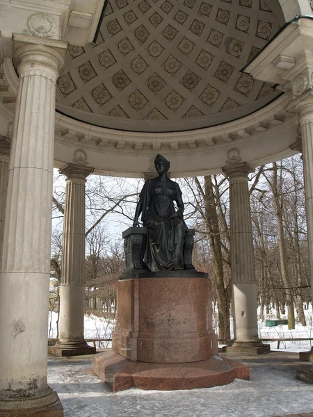 Павловск. Памятник императрице Марии Фёдоровне — стоковое фото