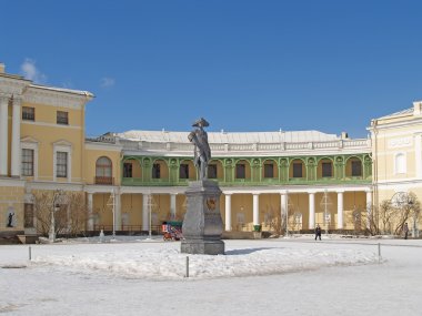 Pavlovsk. İmparator pavel anıt önce büyük Saray