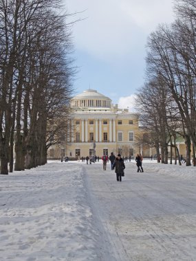 Pavlovsk. üç aşamalı kireç avenue ve büyük Saray